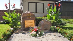 Pomnik upamiętniający poległych policjantów, którzy w służbie Rzeczypospolitej oddali życie wierni do końca swemu ślubowaniu.