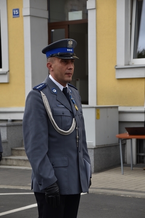 Święto Policji - uroczysta zbiórka przed Komendą Powiatową Policji w Śremie.