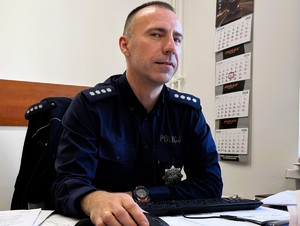 nadkom. Dariusz Ptak podczas wykonywania obowiązków służbowych