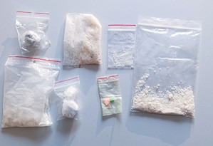 Narkotyki zabezpieczone w trakcie przeszukania.